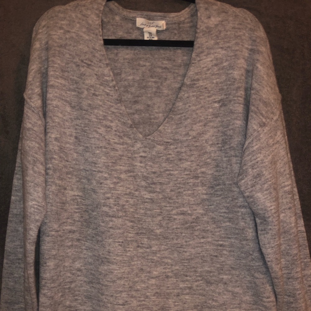Cute knit v neck sweater